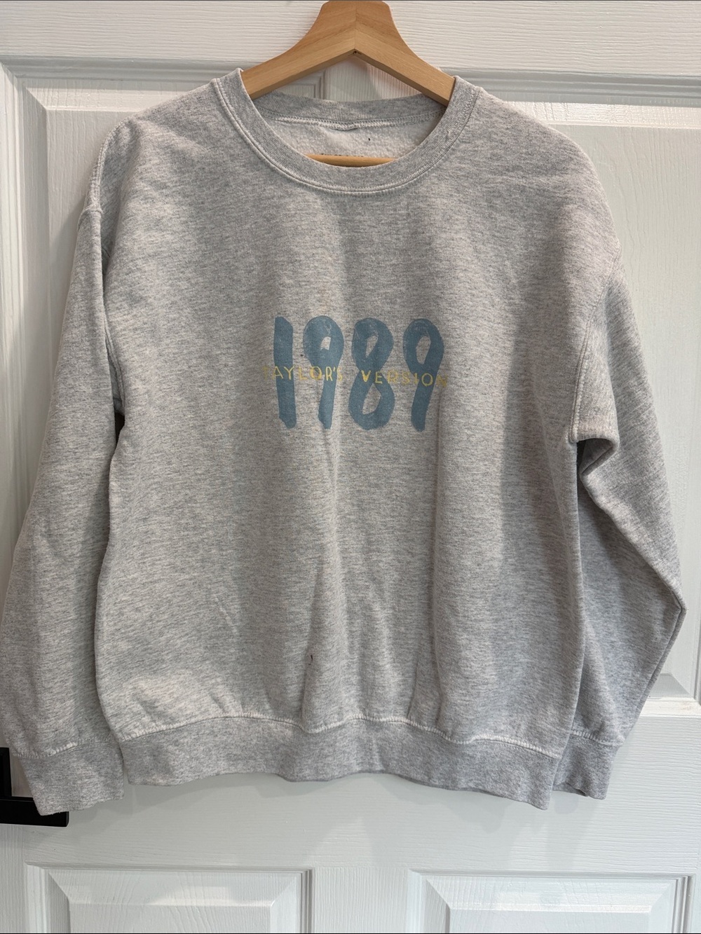 Taylor Swift Gray Crewneck Sweatshirt with Blue '1989' Graphic